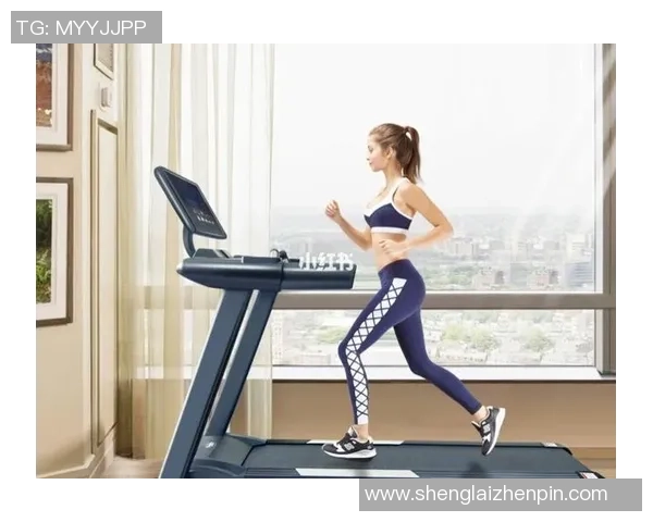 足球明星在跑步机上挑战极限展现训练秘笈与运动激情